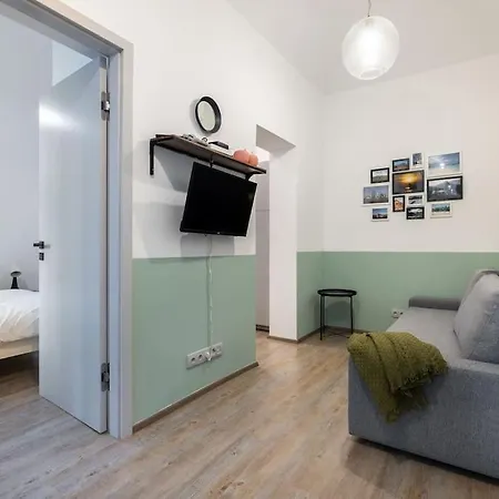 Апартаменты Cozy 1-Bedroom Center Apartment By Easybnb Premium *