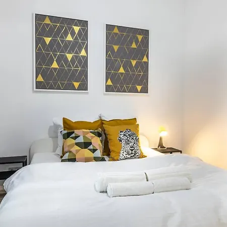 아파트 Cozy In New Town By Easybnb Premium 프라하